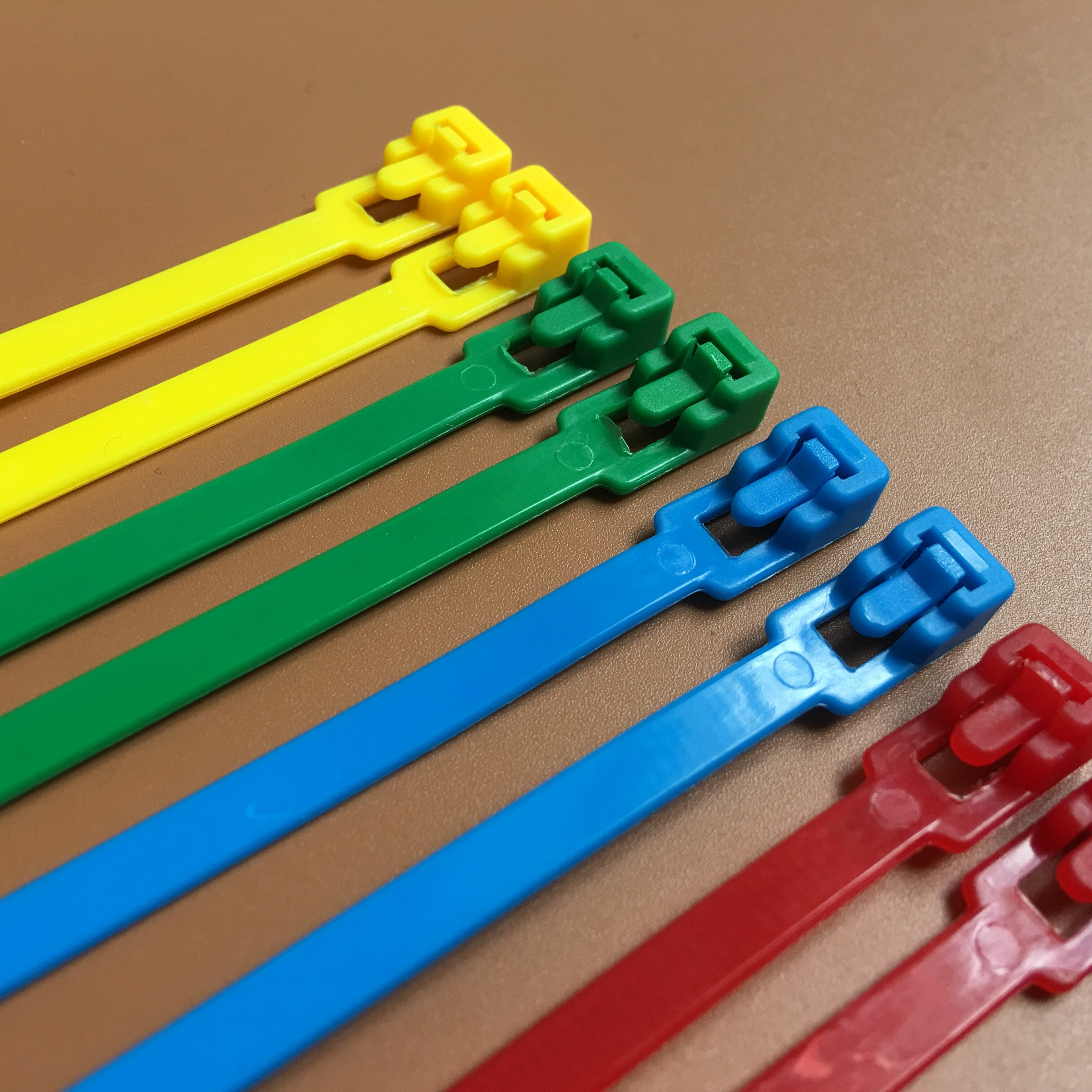 200mm Releasable Cable Ties Colored Plastics Reusable Cable ties UL